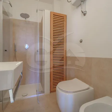 Apartment Skyline - Goelba *