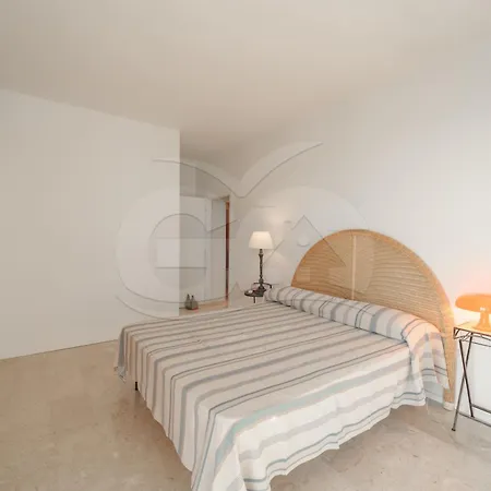 Apartment Skyline - Goelba