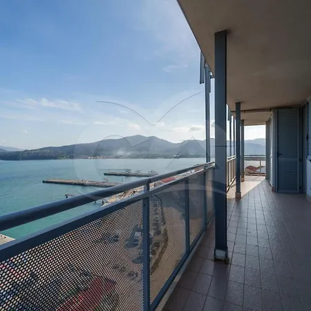 Apartment Skyline - Goelba *